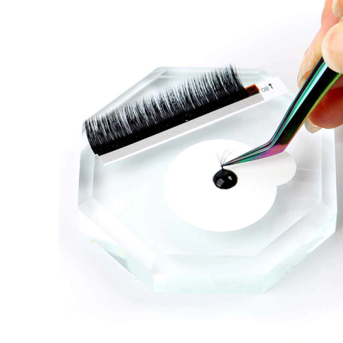 Клей для наращивания ресниц: правила работы и хранения