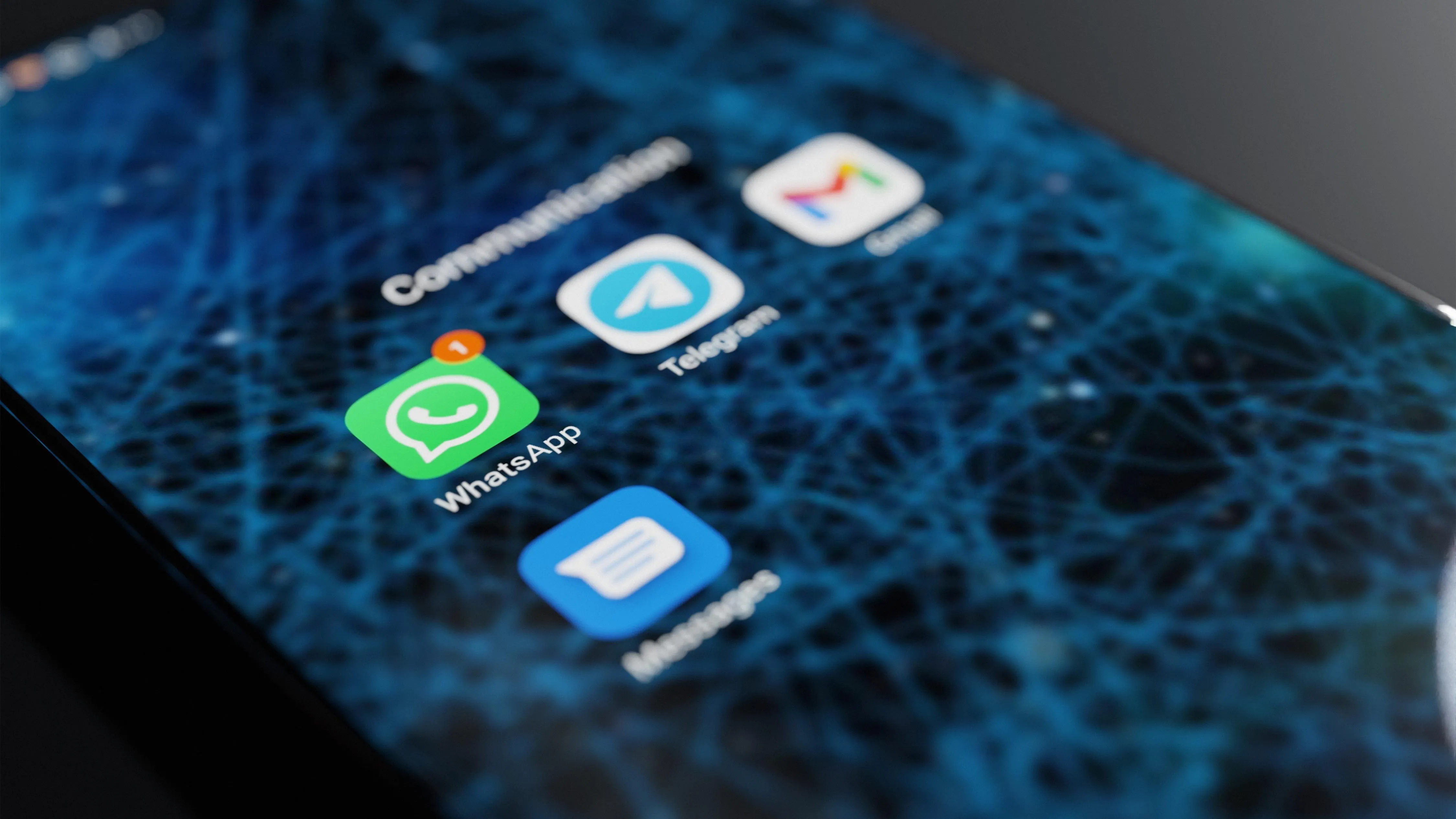 Куда писать, если WhatsApp не работает?